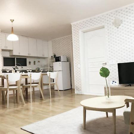 Hongdae Zoe Three Room House Сеул Екстер'єр фото