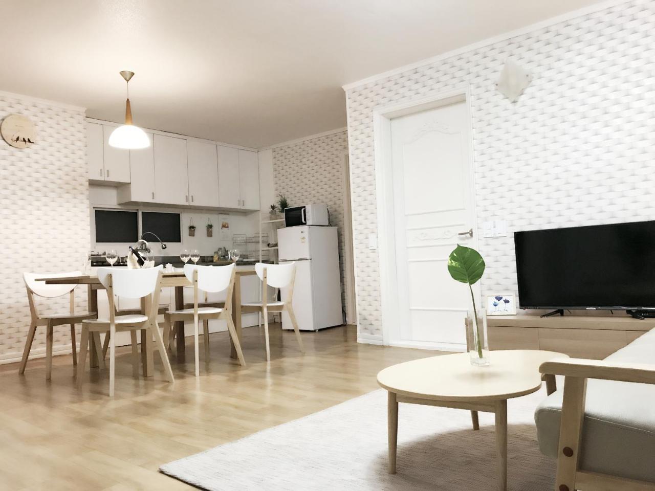 Hongdae Zoe Three Room House Сеул Екстер'єр фото