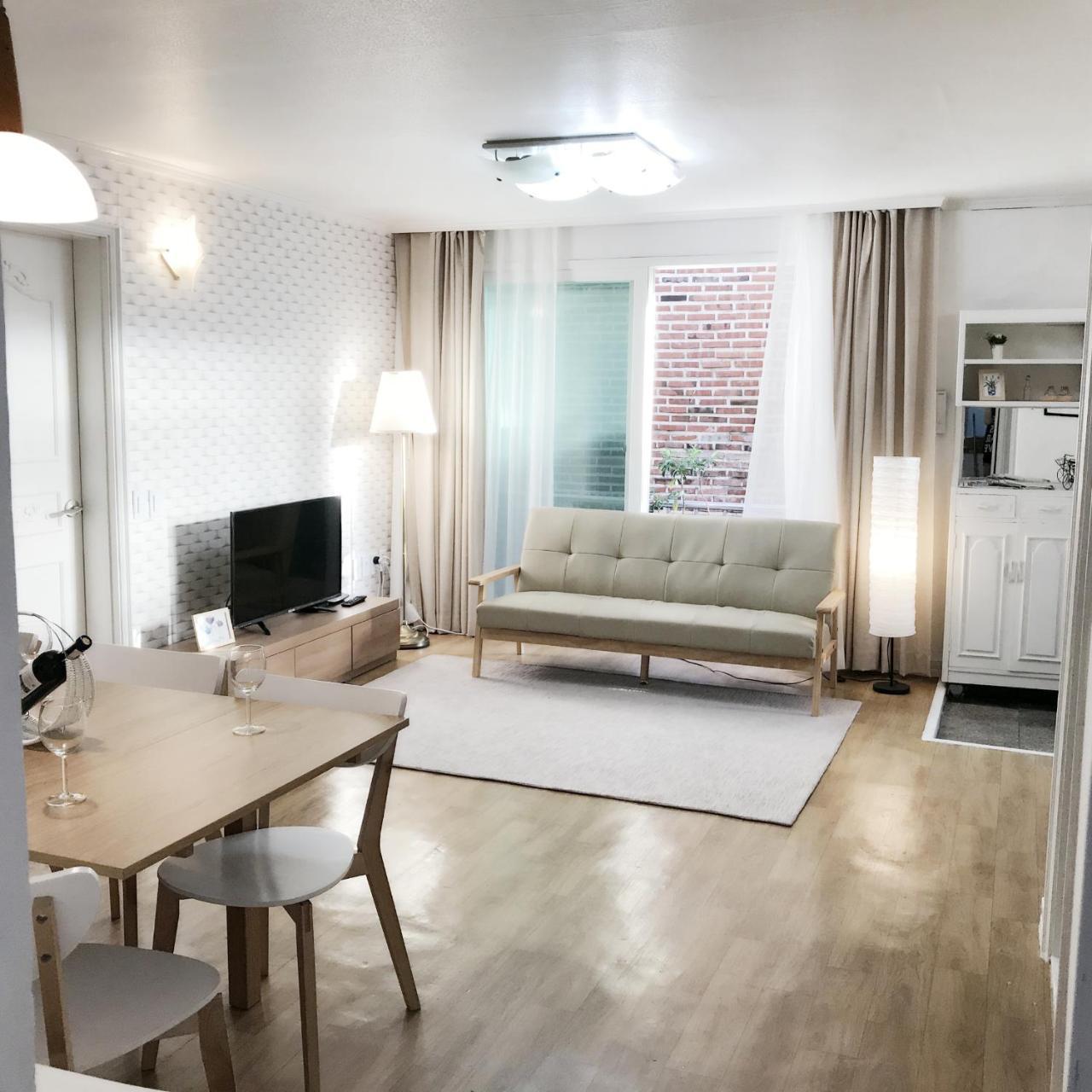 Hongdae Zoe Three Room House Сеул Екстер'єр фото